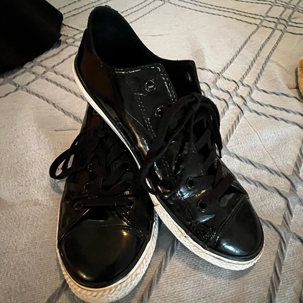 Youth size 4.5 shiny converse All Star tennis shoes sneakers good condition